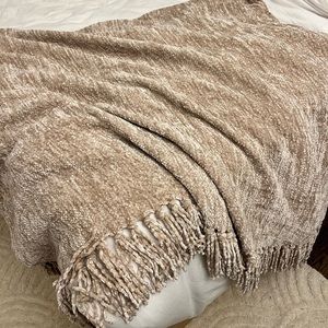 Pottery barn throw blanket in beige perfect condition super soft
